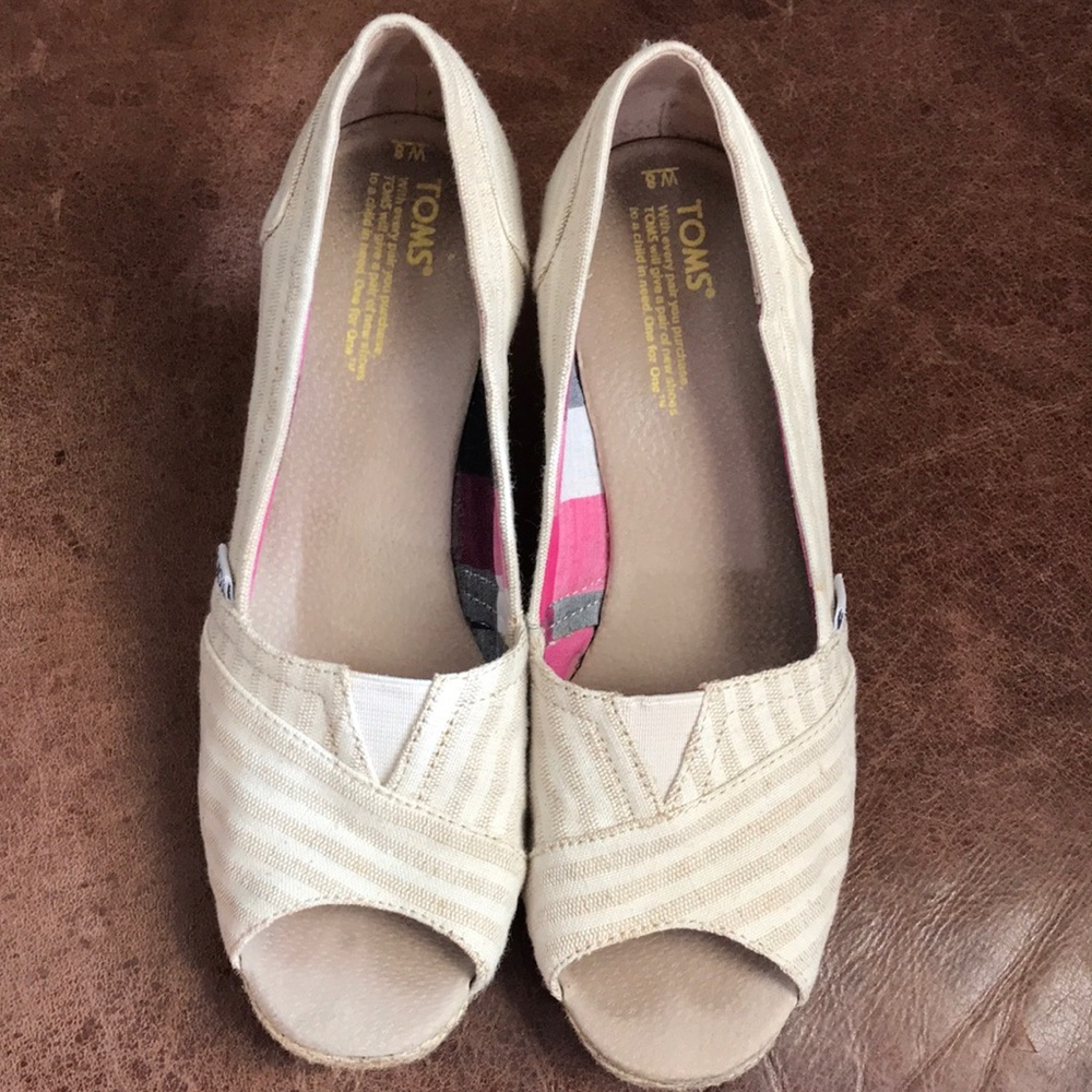 Toms Shoes | Toms Wedge | Neutral | size 8